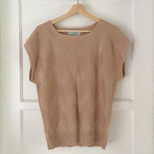 👀 Vintage Beige Boxy Sleeveless Sweater Top